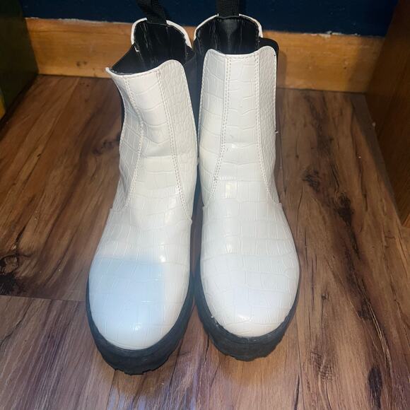 White Croc Embossed Chelsea Boots Chunky Platform Ankle Booties Size 7 - Picture 10 of 13